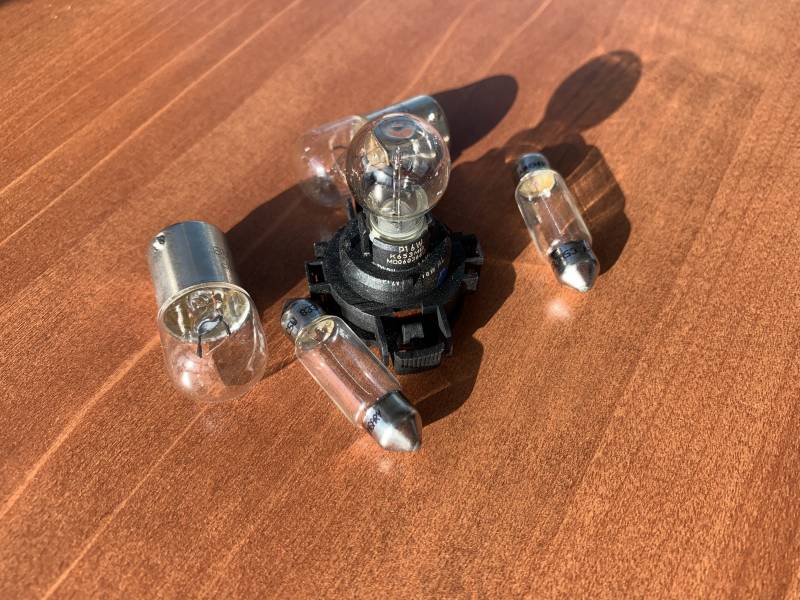 Remplacer son ampoule dans un garage automobile Citroën