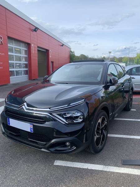 Nouvelle C4 Noir Obsidien avec toit ouvrant vitré d'occasion en vente près de Limay